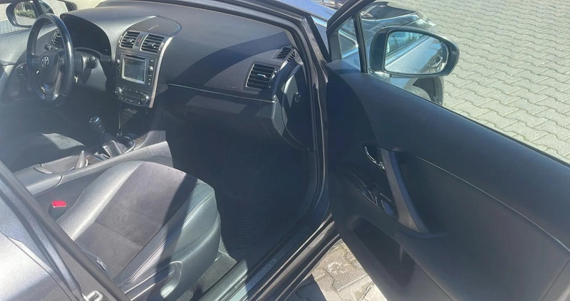Toyota Avensis cena 48900 przebieg: 130000, rok produkcji 2013 z Radzyń Chełmiński małe 667